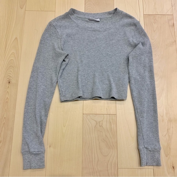 Aritzia TNA Cropped Thermal - Picture 2 of 5